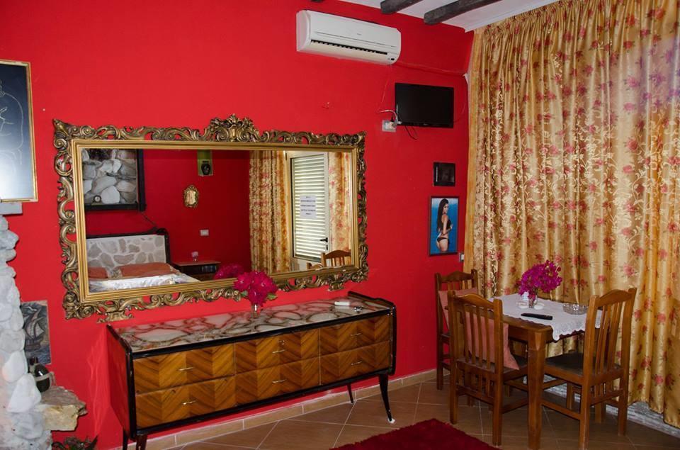 Hotel Vila "Oda E Miqve" Vlorë 外观 照片